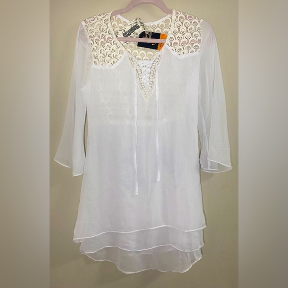 White Sheer Tunic Top w/ Lace Crochet Detailing Women’s Medium by Monoreno - Picture 8 of 8